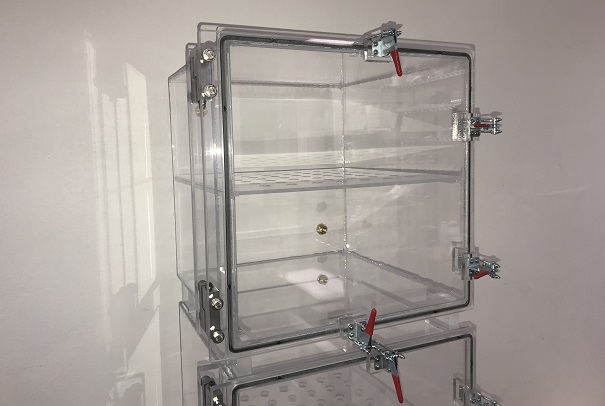 desiccator box with perforated shelf